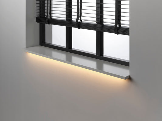 LED vensterbank met geïntegreerde verlichting, sfeer en functionaliteit gecombineerd