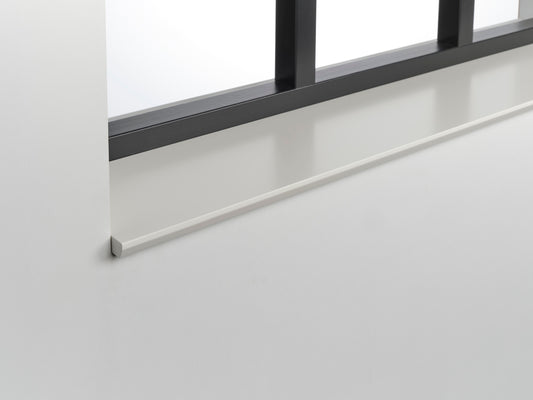 MDF vensterbank Hera met grote schuine onderkant, krachtige imposante uitstraling