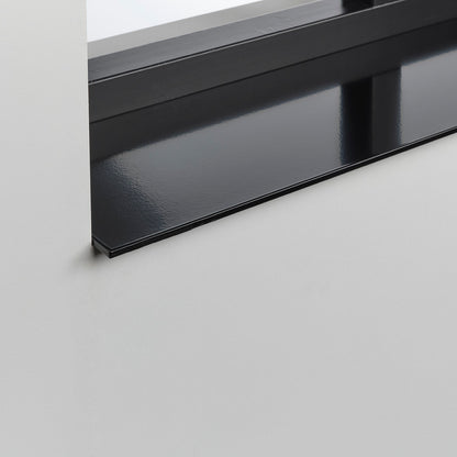 Aluminium vensterbank zwart gepoedercoat, moderne industriële uitstraling