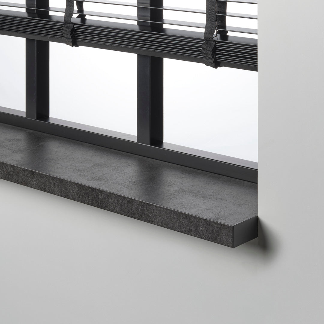 Novaboard Stone vensterbank donkergrijs leisteen look, krachtige industriële uitstraling