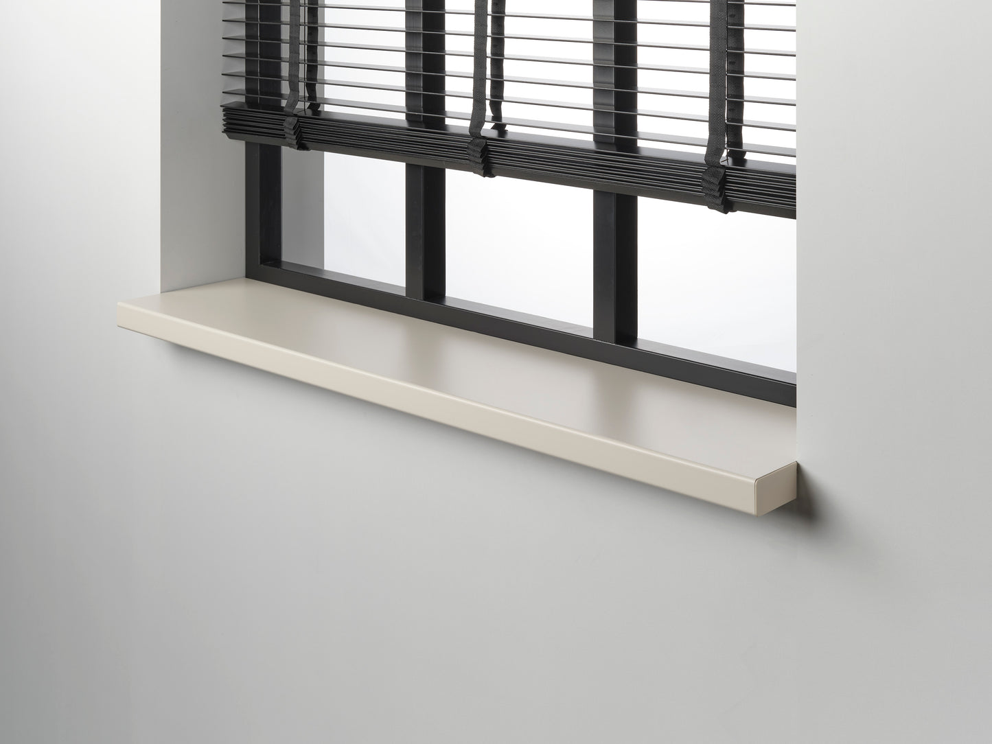 Novaboard vensterbank crème RAL 9001, warme composiet uitstraling