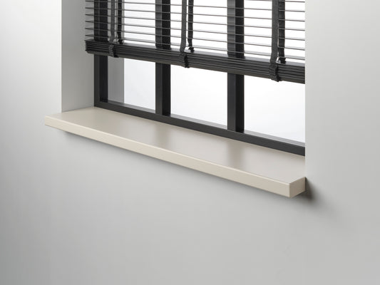 Novaboard vensterbank crème RAL 9001, warme composiet uitstraling