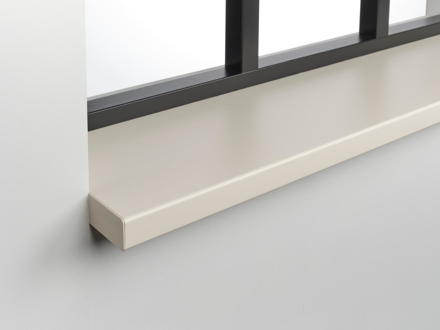 Novaboard vensterbank crème RAL 9001, warme composiet uitstraling