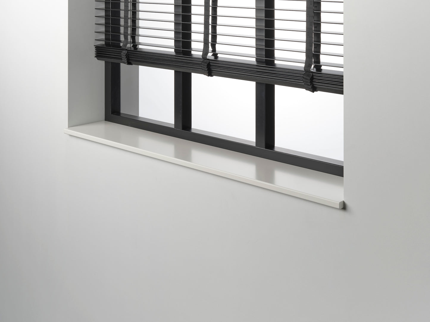 MDF vensterbank Ceres met schuine voorrand, moderne dynamische uitstraling