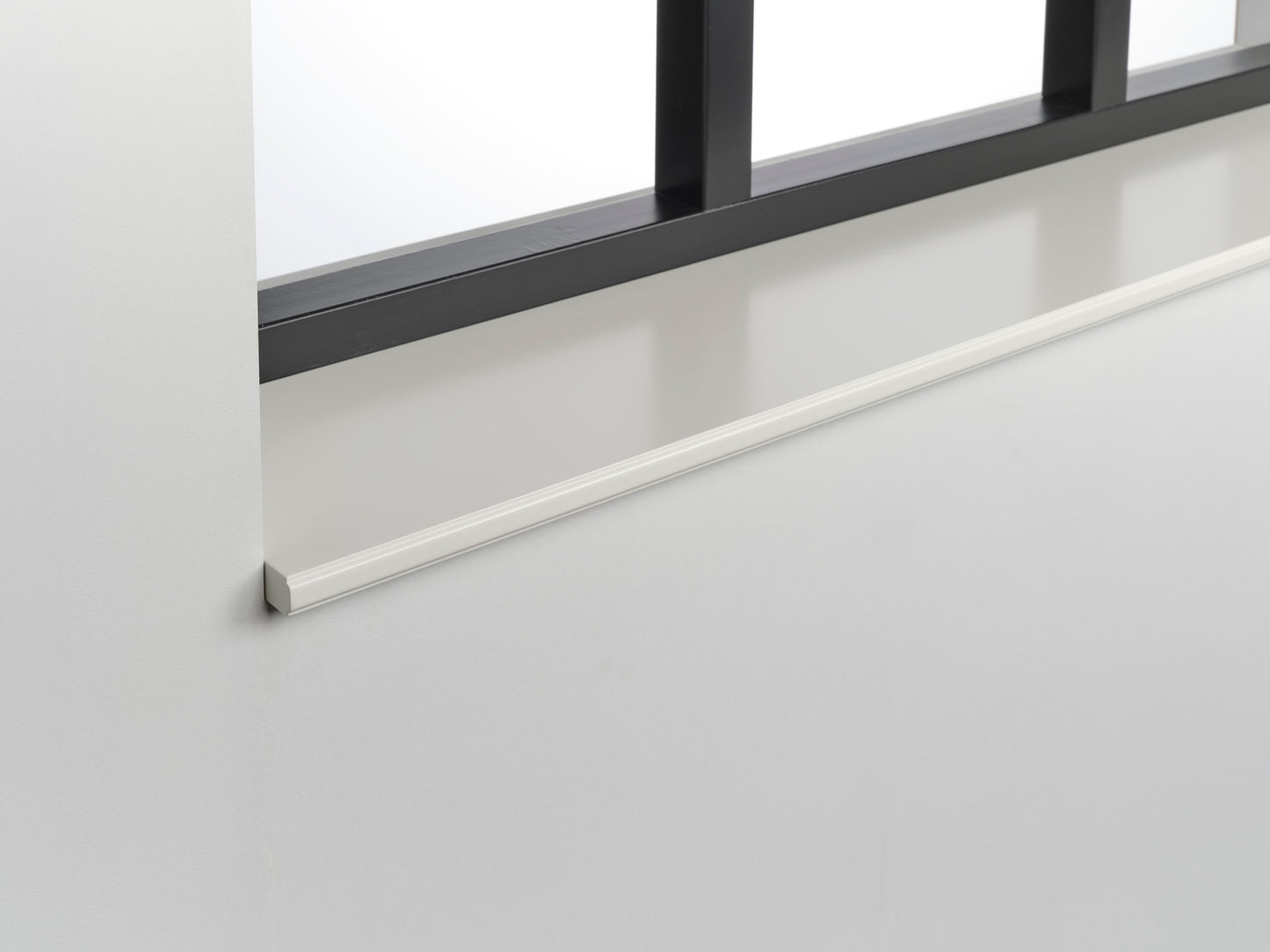 MDF vensterbank Macrinus met twee kleine rondingen, elegante verfijnde uitstraling