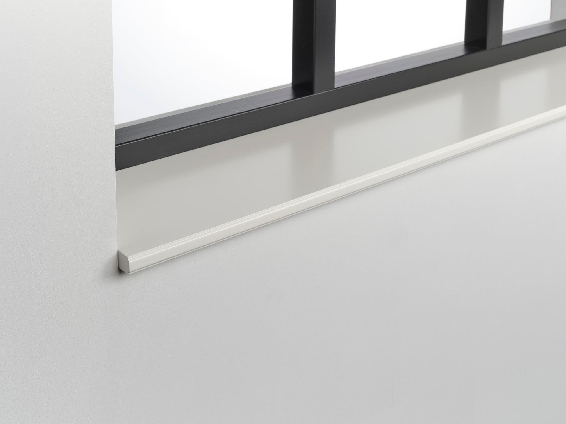 MDF vensterbank Macrinus met twee kleine rondingen, elegante verfijnde uitstraling